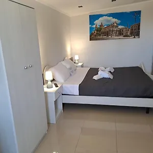 https://bb-il-quadrifoglio-airport-fontanarossa.taorminaitalyhotels.com
